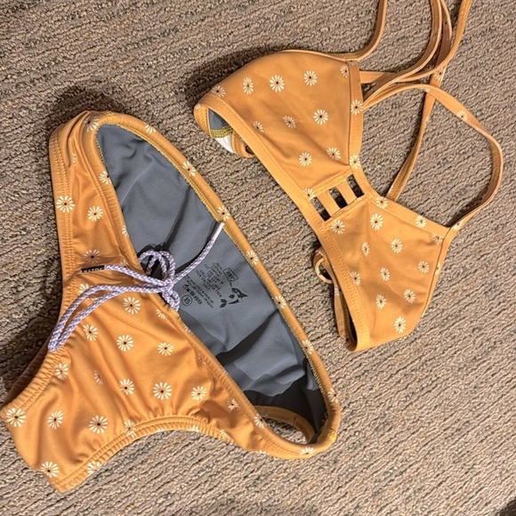 Jolyn Bikini Set in XS print Andy bottoms tomcat top flowers mustard - Picture 2 of 13